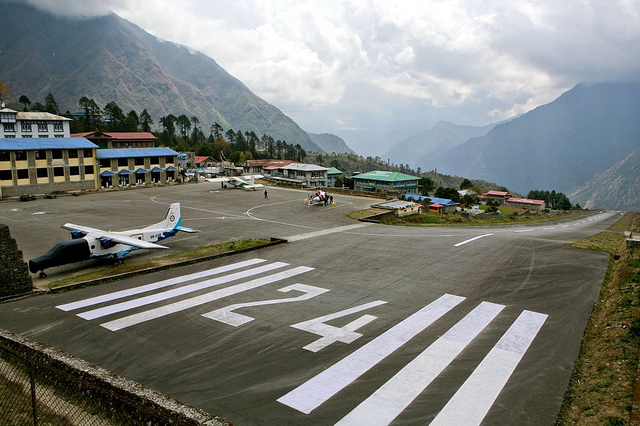 丹增希拉里机场