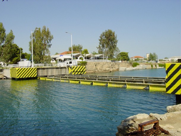 希腊-2的科林斯运河的潜水桥
