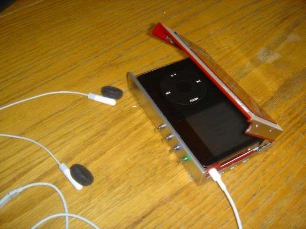 14.随身听iPod外壳的小工具，将保持你的安全和安全