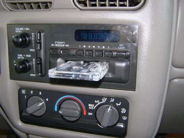 3.假的卡带汽车音响设备，将让你安全可靠