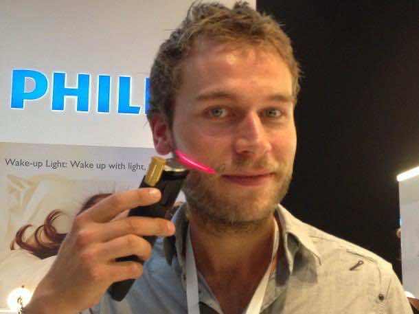 保持胡须 - 飞利浦胡须修剪器9000 4