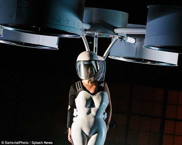 Lady Gaga的飞行裙Volantis