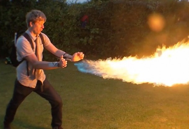 Colin Furze Pyro西装2