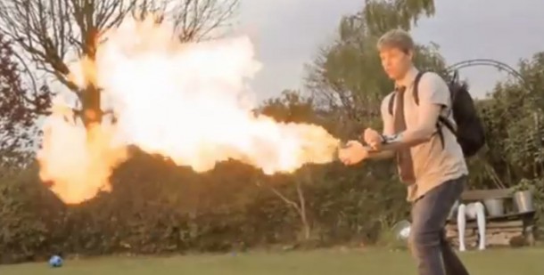 Colin Furze Pyro西装4