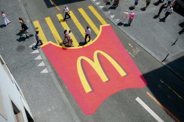 2.瑞士苏黎世的McFries人行横道