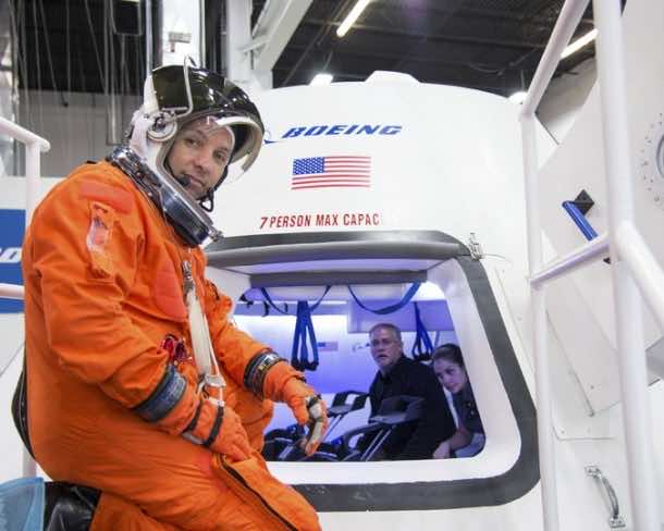 波音和Space X是美国宇航局的太空出租车