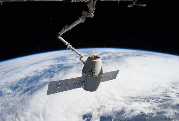 波音和Space X是美国宇航局的太空出租车