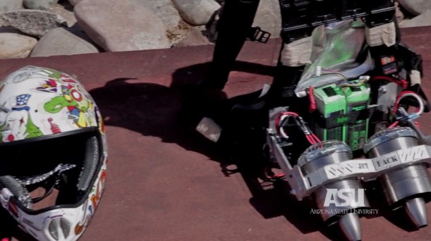 科学家测试喷气背包，让士兵跑得更快