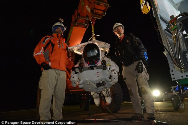 一名高级主管打破了菲利克斯·鲍姆加特纳的最高跳伞记录