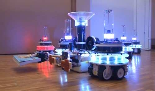 群 - 机器人 - 攻击您的书架 - 冠军 -  aaai-oscar-e1313412829351