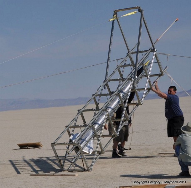 Homemade Rocket Reaches a Height of 121,000 ft15