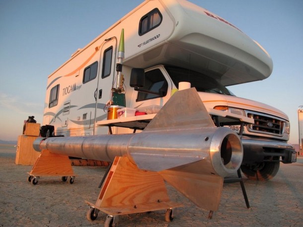 Homemade Rocket Reaches a Height of 121,000 ft17