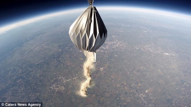 太空葬礼 - 将亲人的骨灰散布在太空中