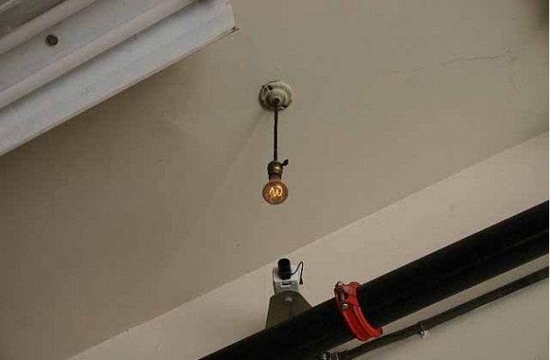 这是世界上燃烧时间最长的灯泡——113年，还在继续