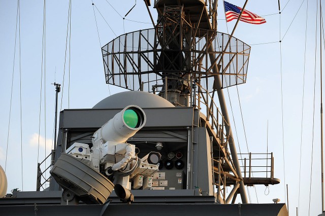 美国海军部署在USS Ponce2法律