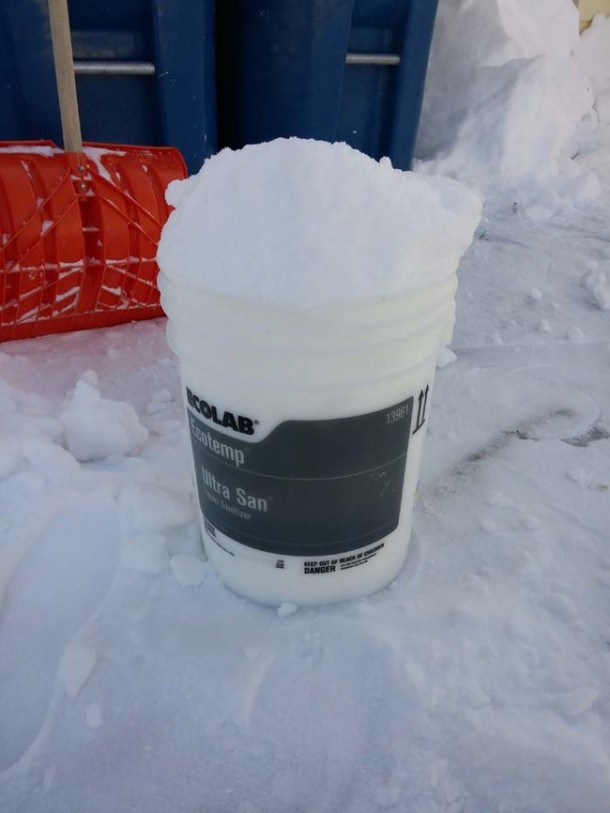 雪恶作剧-建造一个冰屋