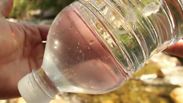 Start-a-Fire-With-a-Water-Bottle.mp4_000096109