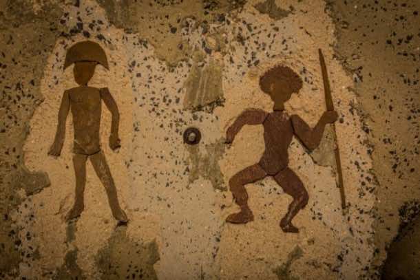 蓝山惊人的崖顶洞穴之家