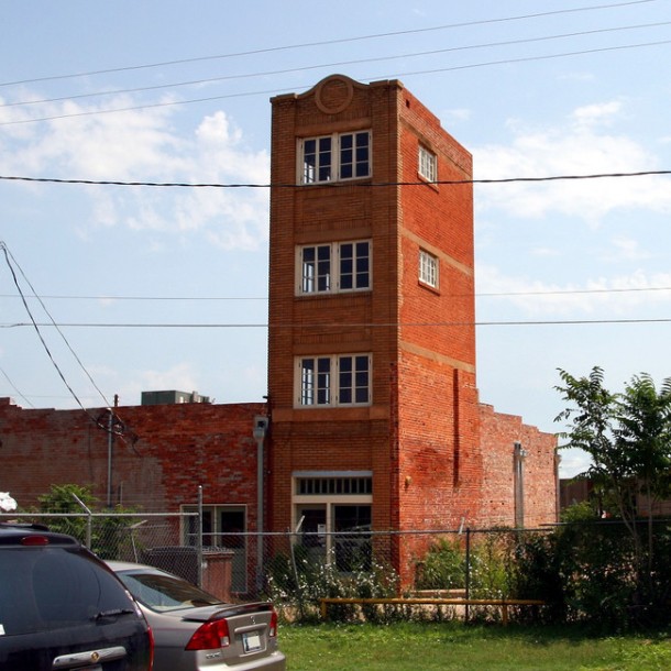 看看世界上最窄的建筑