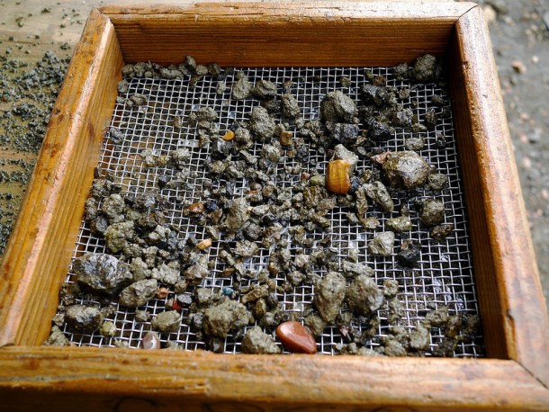 捡到的归谁-钻石坑