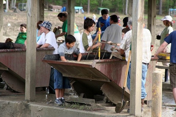 捡到的归谁-钻石坑