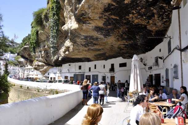 Setenil de la Bodega，加的斯，Andalucía, España。