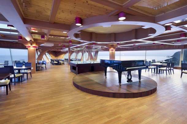 韩国的太阳游轮度假村和游艇令人惊叹