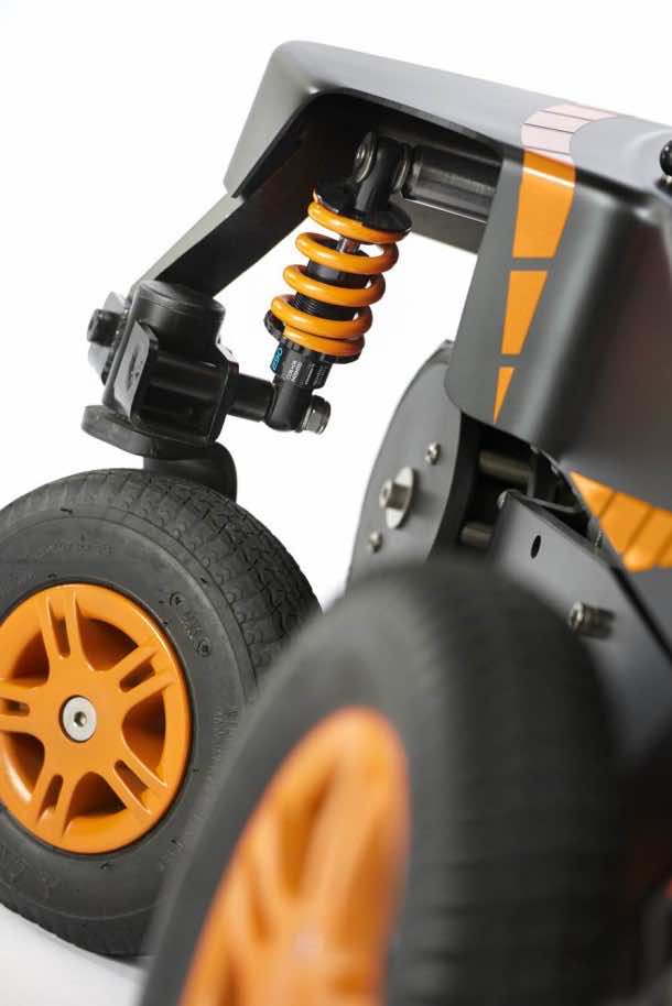 TopChair-S轮椅可以轻松移动楼梯