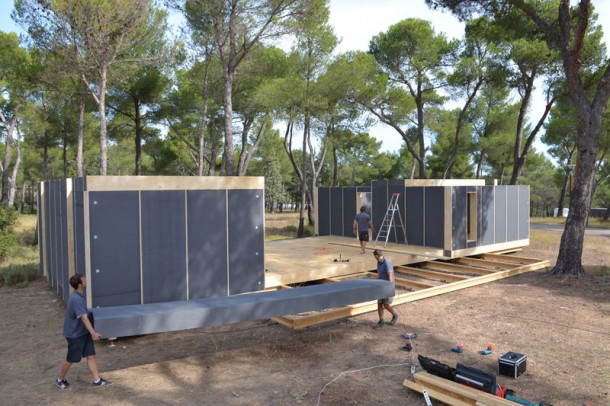 该房屋只能在4天内使用电动螺丝刀2建造