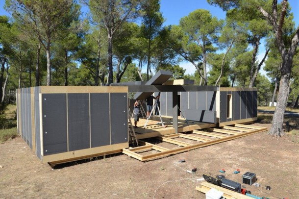 该房屋只能在4天内使用电动螺丝刀3建造