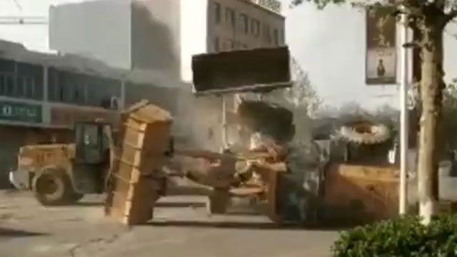 Front-Loaders-Fight-Over-Construction-Contract