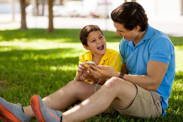 和爸爸一起唱歌