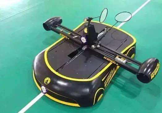 羽毛球玩机器人