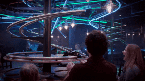 英国一家快餐店通过过山车送餐