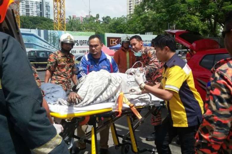马来西亚女子在使用手机时被严重烧伤
