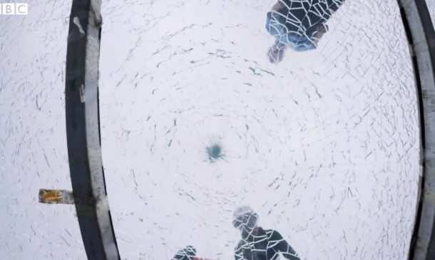 中国世界上最高和最长的玻璃桥获得大锤治疗_IMAGE 2