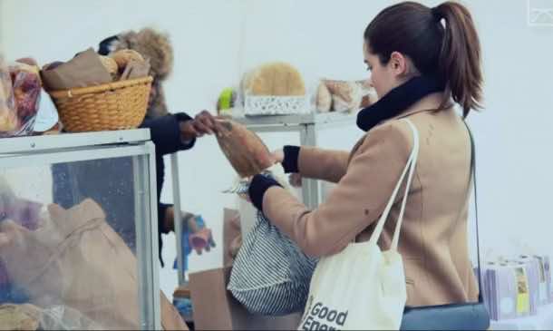 零废物妇女可以在一个小罐子里装两年的垃圾