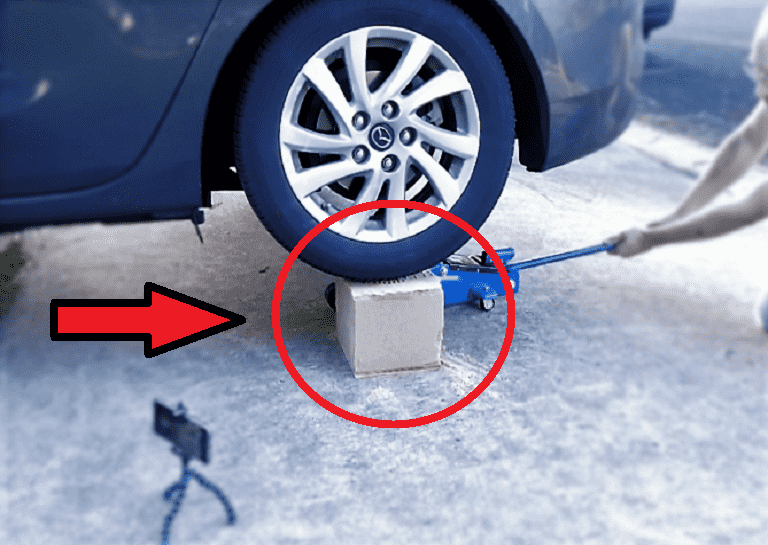 沙堡拿着汽车
