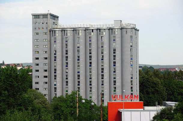 废弃的粮仓被改造成时尚、现代的家