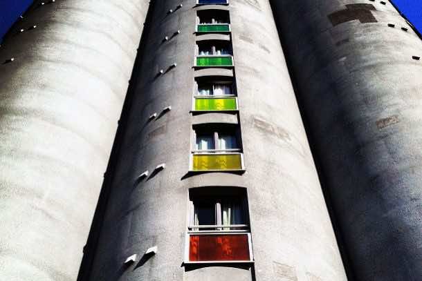 废弃的粮仓被改造成时尚、现代的家