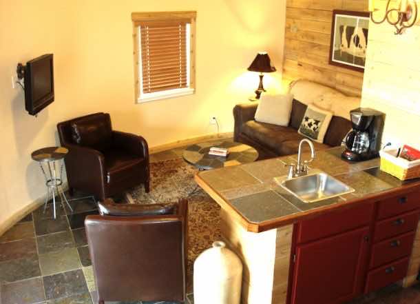 6废弃的粮仓被改造成时尚、现代的家