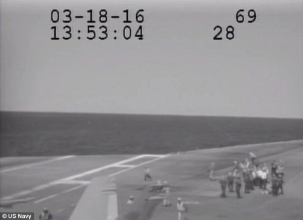 金属电缆snaps_image 4之后，海军飞机几乎坠入海洋