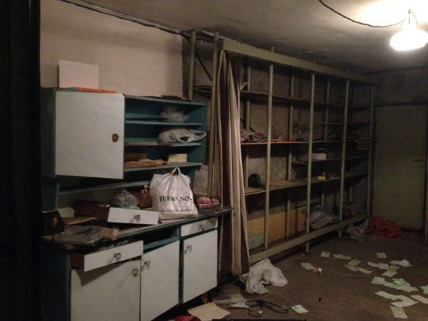 罗马尼亚建筑师将一个肮脏的旧车库转变为梦office_image 3