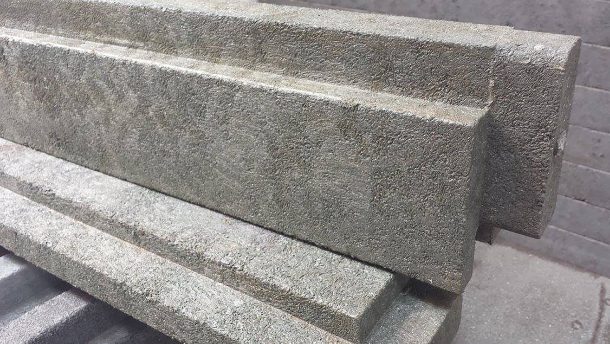 这些房子是用回收的塑料砖建造的