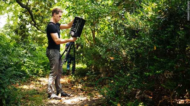 杰克逊（Jackson）带有Microsoft设备。学分：Money.cnn.com