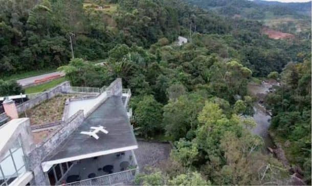 马达加斯加村成为第一个农村偏远地区医疗通过Drone_Image 1样本收集