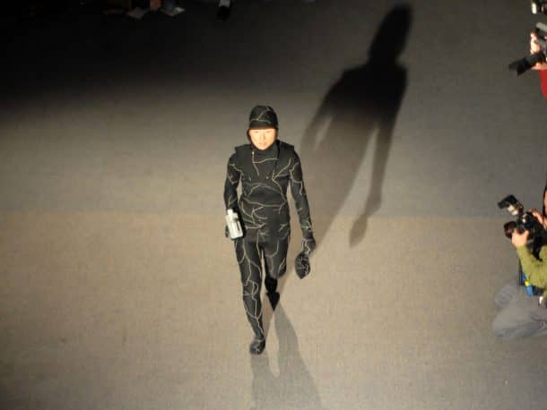 注入蘑菇的埋葬西服将尸体转变为干净的COLPOST_IMAGE 3