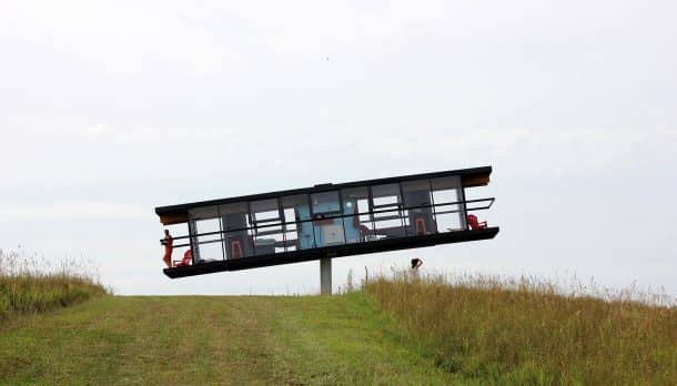 表演建筑两位艺术家建造了yabo168vip com360度旋转房屋，然后移动了Image 7