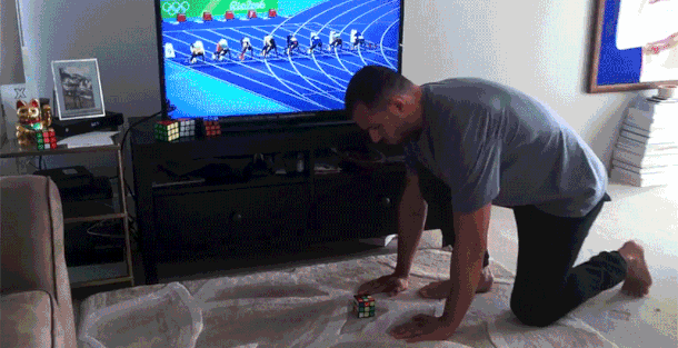 这个魔方大师挑战了地球上最快的人