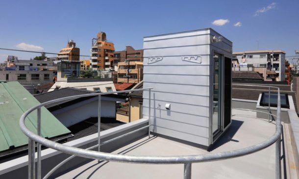 这座超瘦的4米宽房屋被挤在Tokyo_image 2的两座建筑物之间